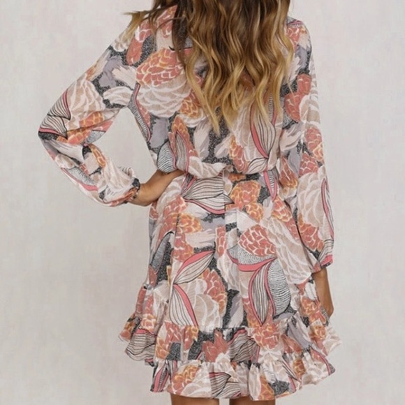 LAST ONE!!! 5⭐️ ANJALIE Floral Mini Dress - Picture 4 of 8